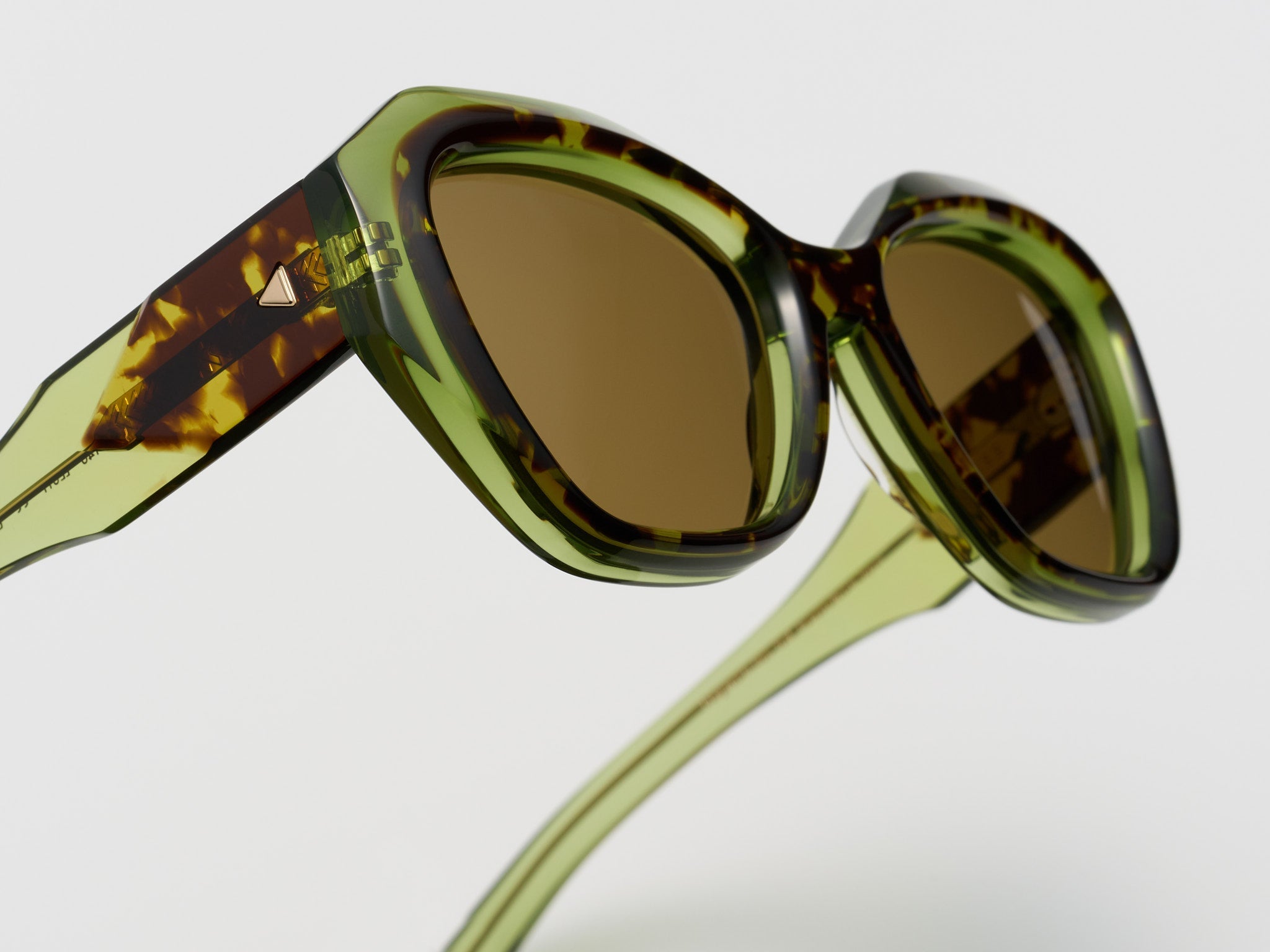 Press Vogue Green Tortoise