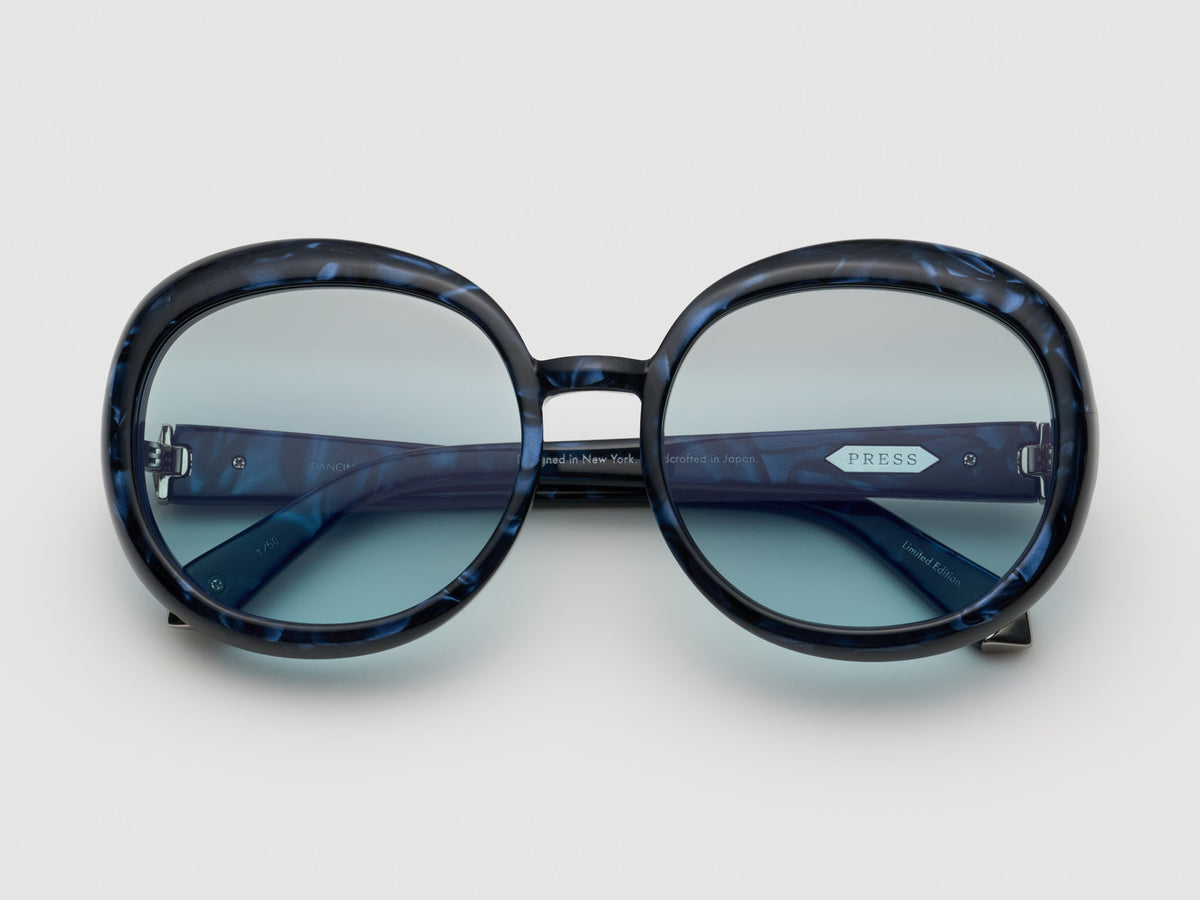 Press Dancing Queen Marble Sunglasses in AZUL/GREY BLUE GRAD