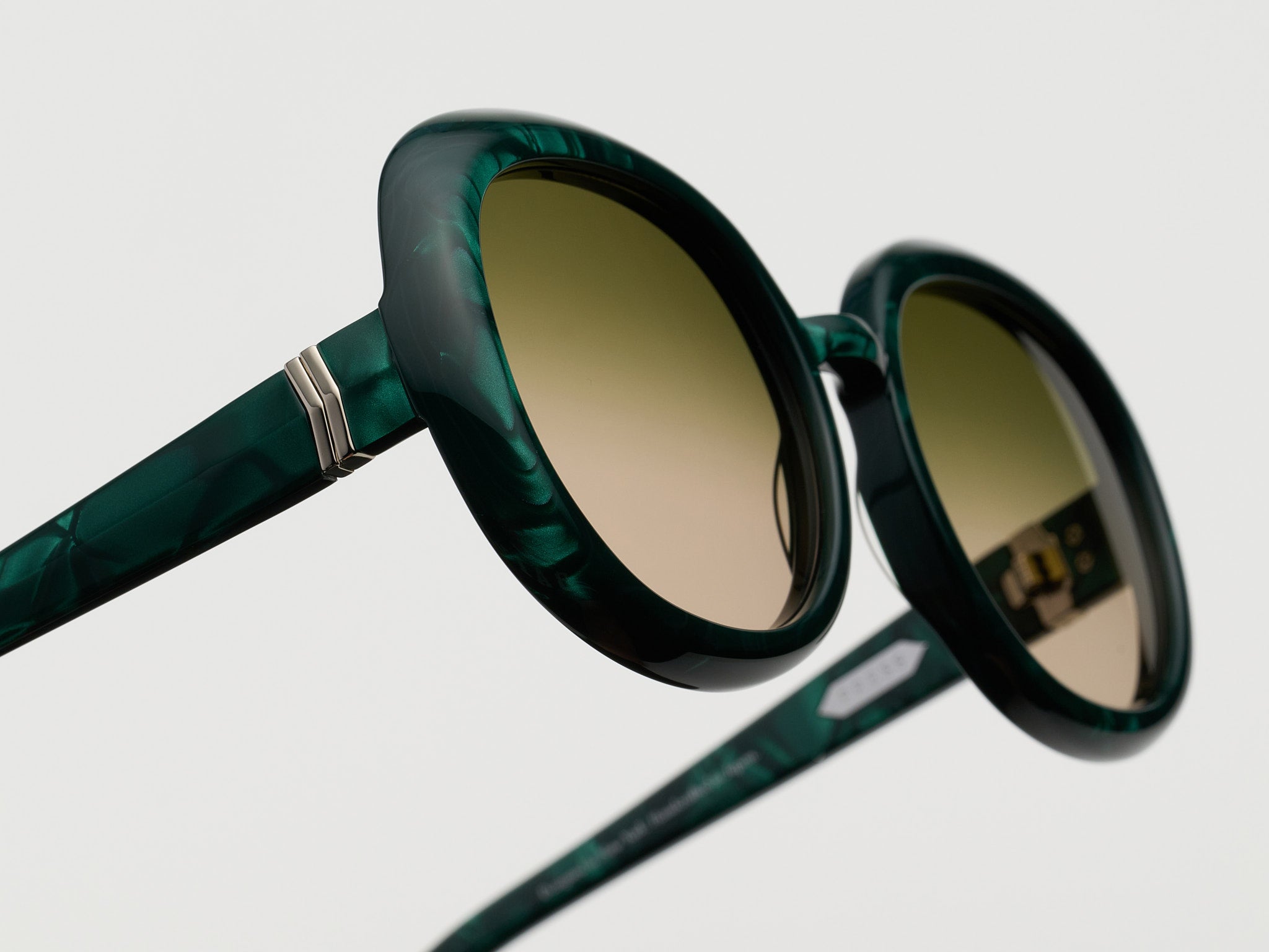 Press Dancing Queen Marble Sunglasses in VERDE/DARK PISTACHIO GRAD