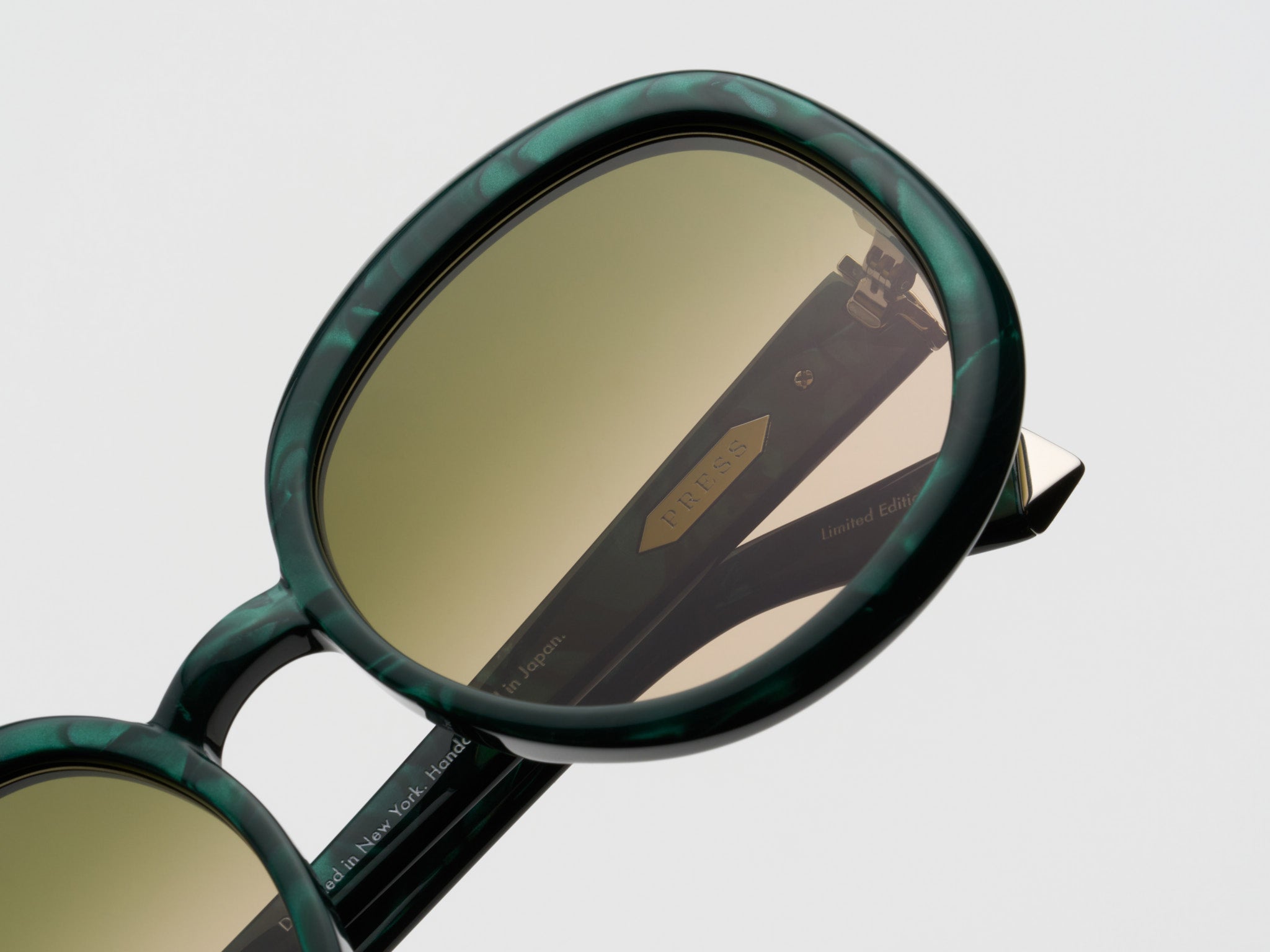 Press Dancing Queen Marble Sunglasses in VERDE/DARK PISTACHIO GRAD