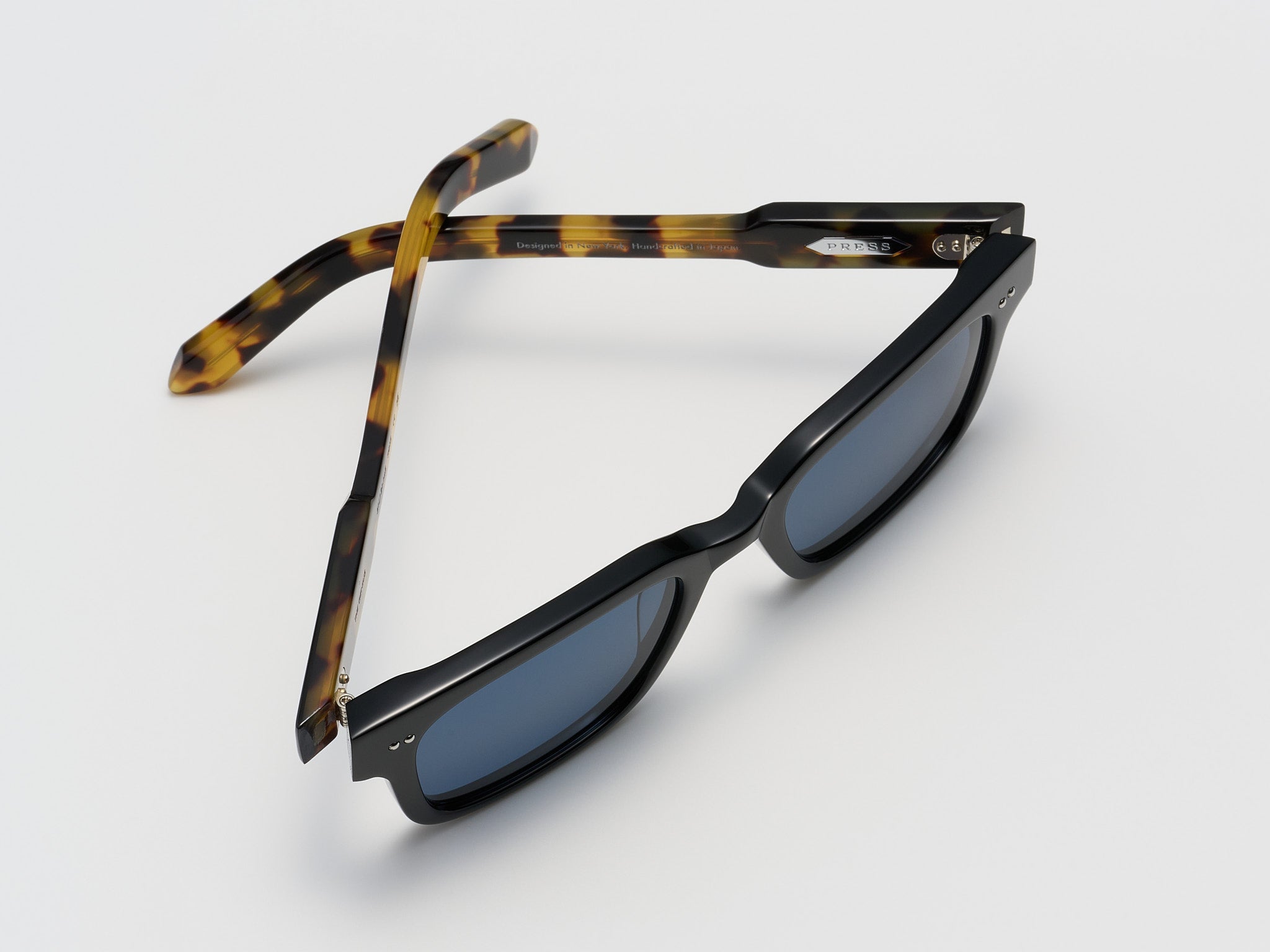 BLACK TORTOISE/SILVER