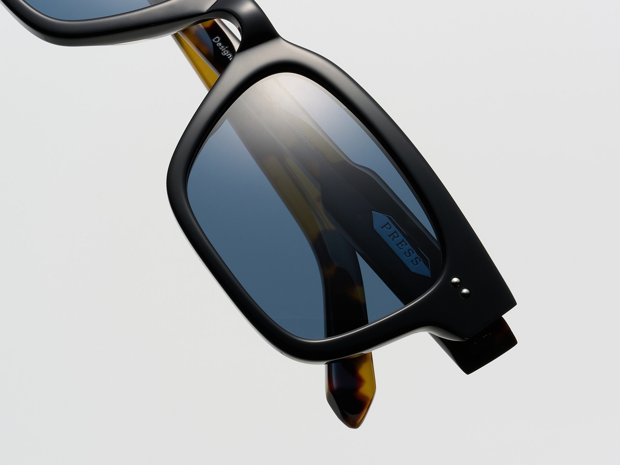 BLACK TORTOISE/SILVER