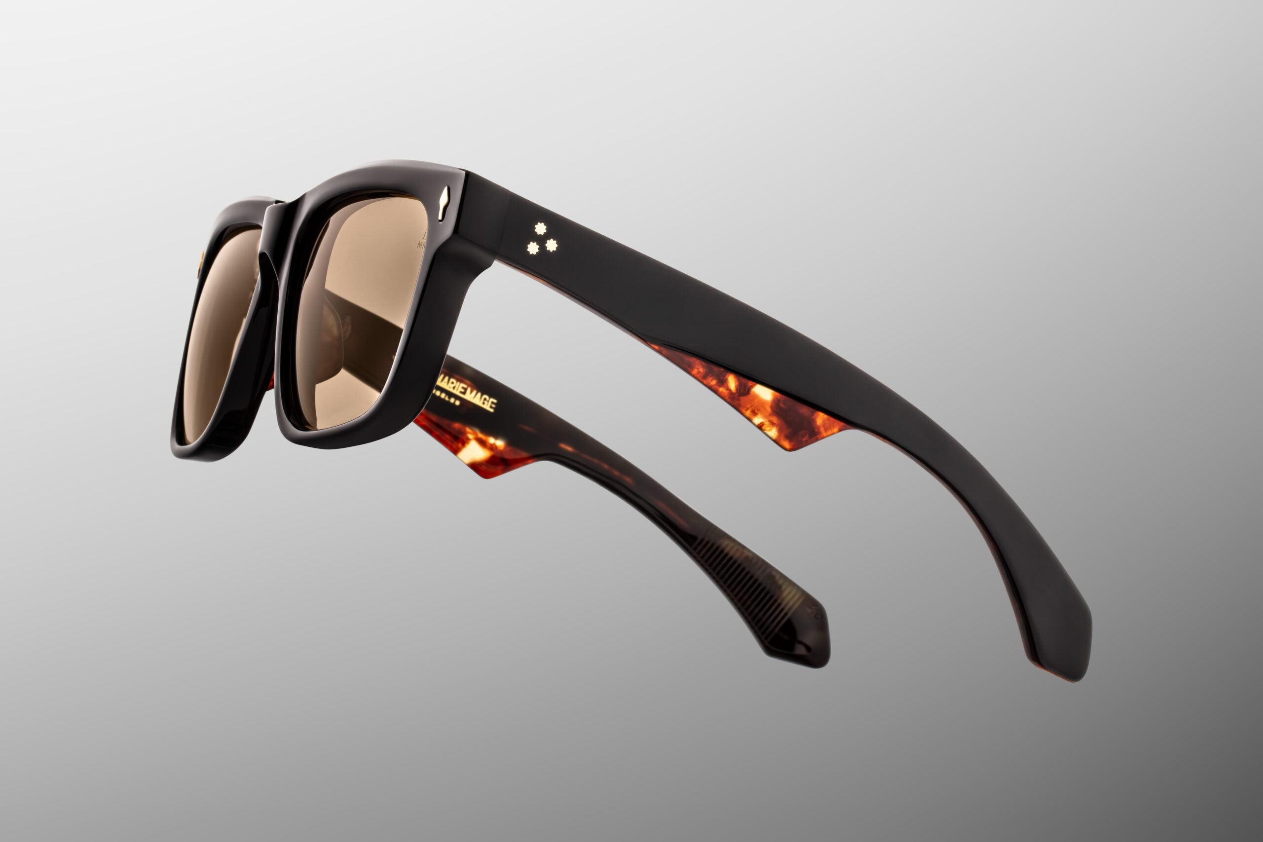 Jacques Marie Mage Hyannis (Sunglasses) in 15A Noir 15 Brass Gradient - Side View