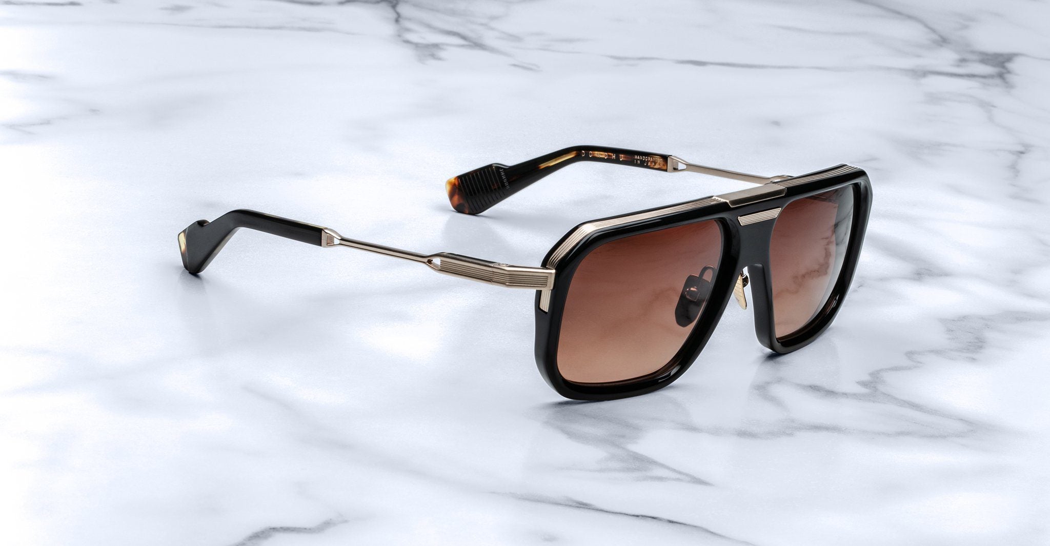 Jacques Marie Mage Donohu in 01 Noir Tuscan Gradient - Side View