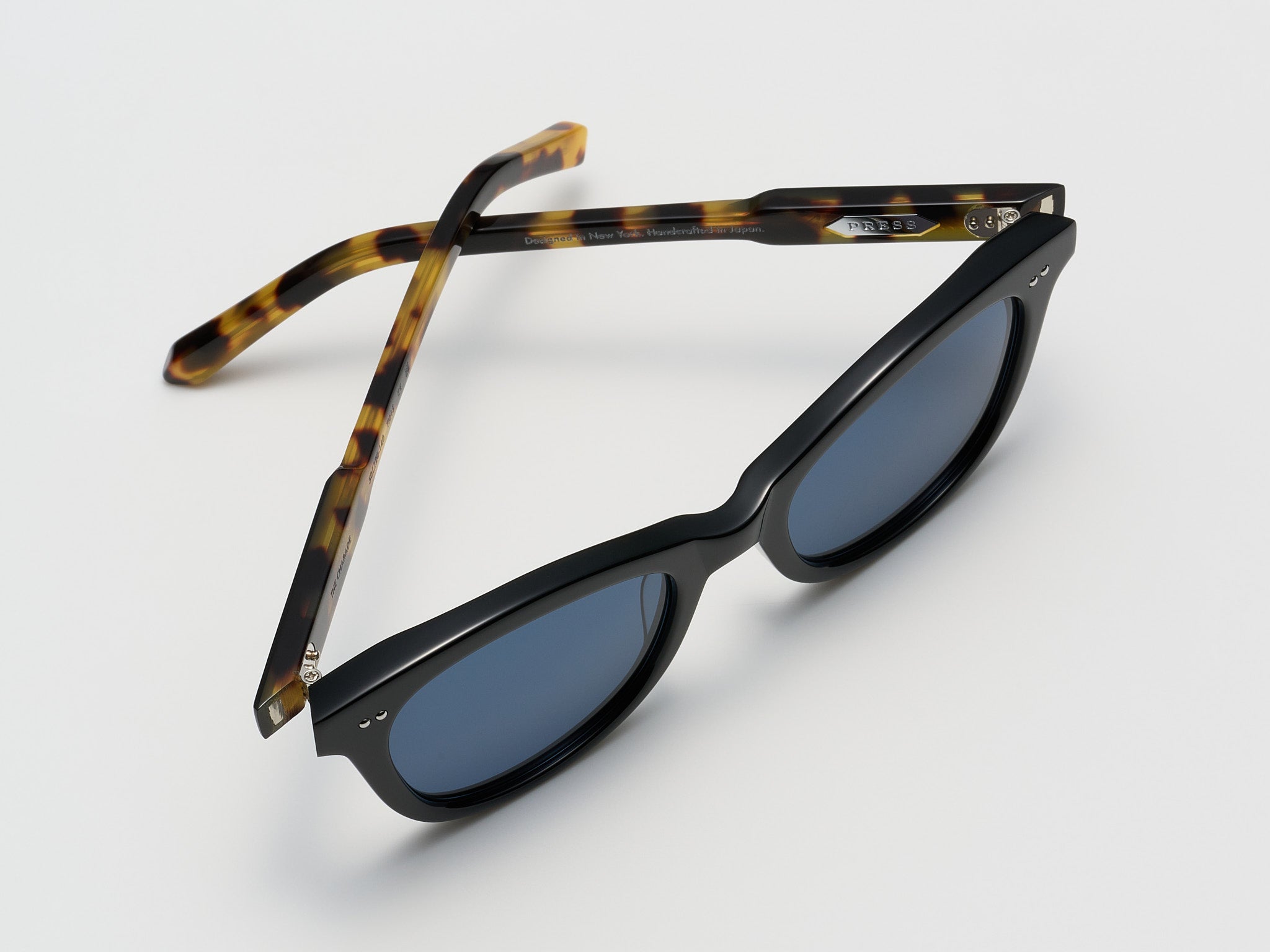 Press The Charade Black Tortoise / Silver