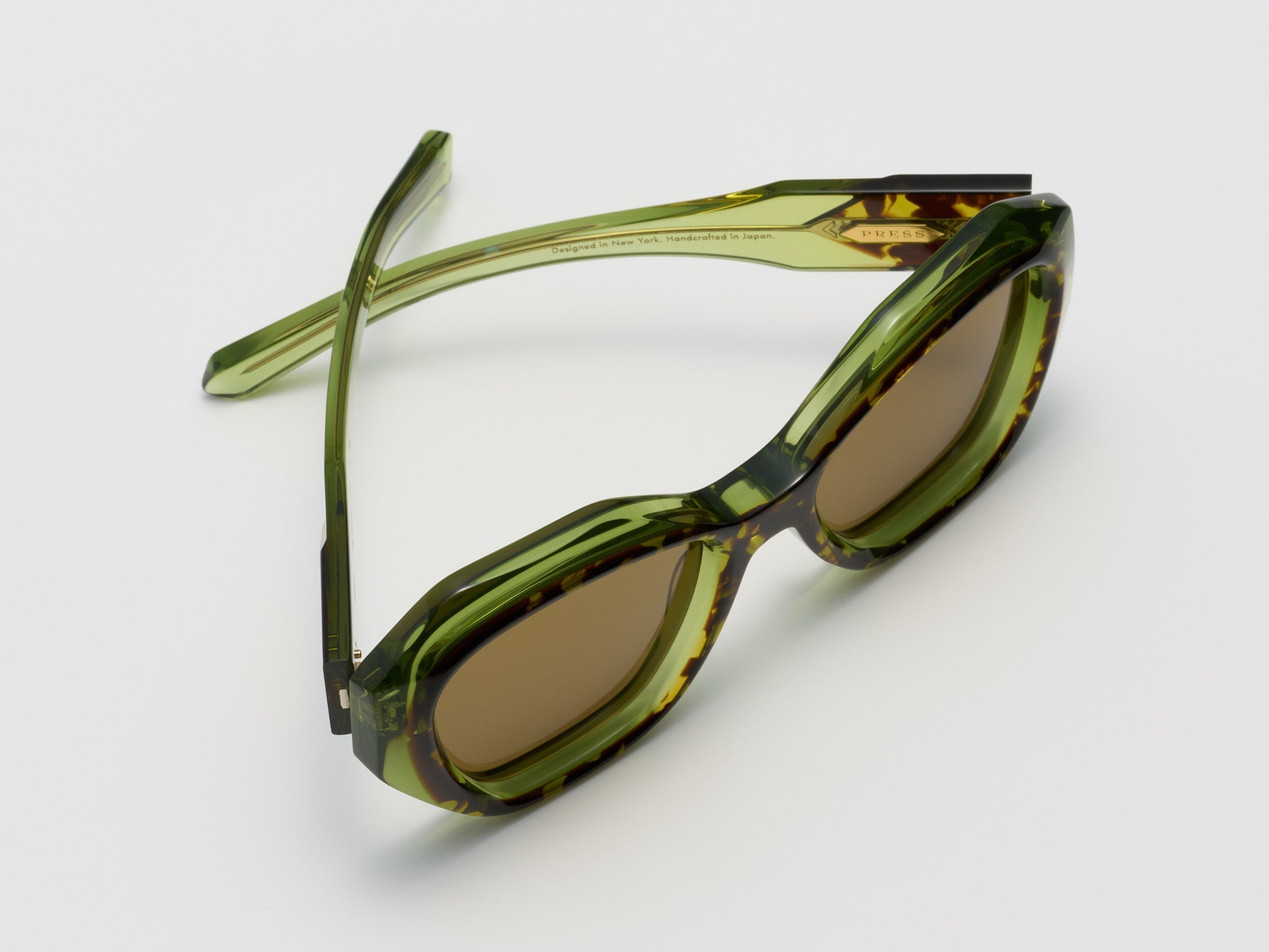 Press Vogue Green Tortoise