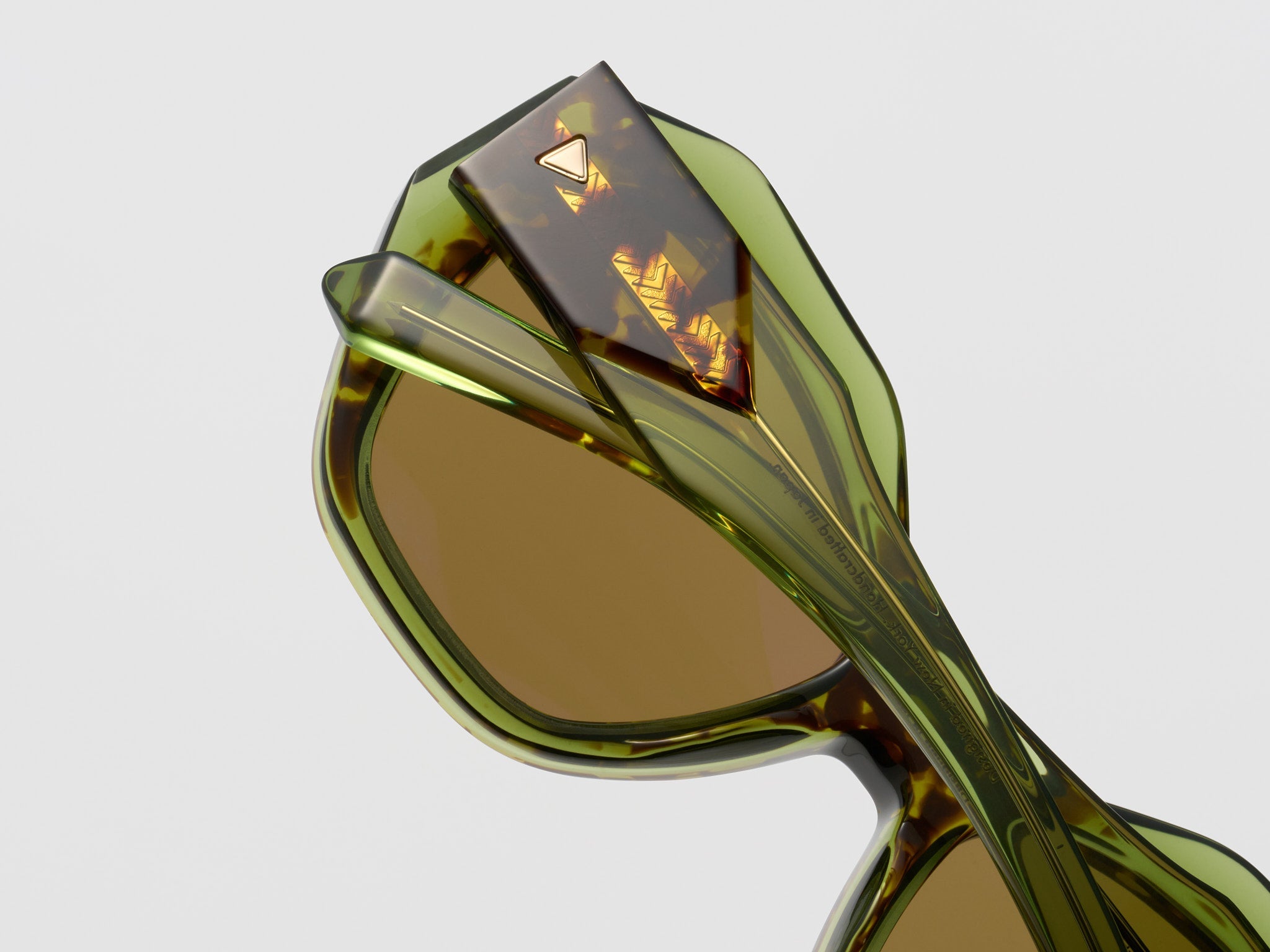 Press Vogue Green Tortoise