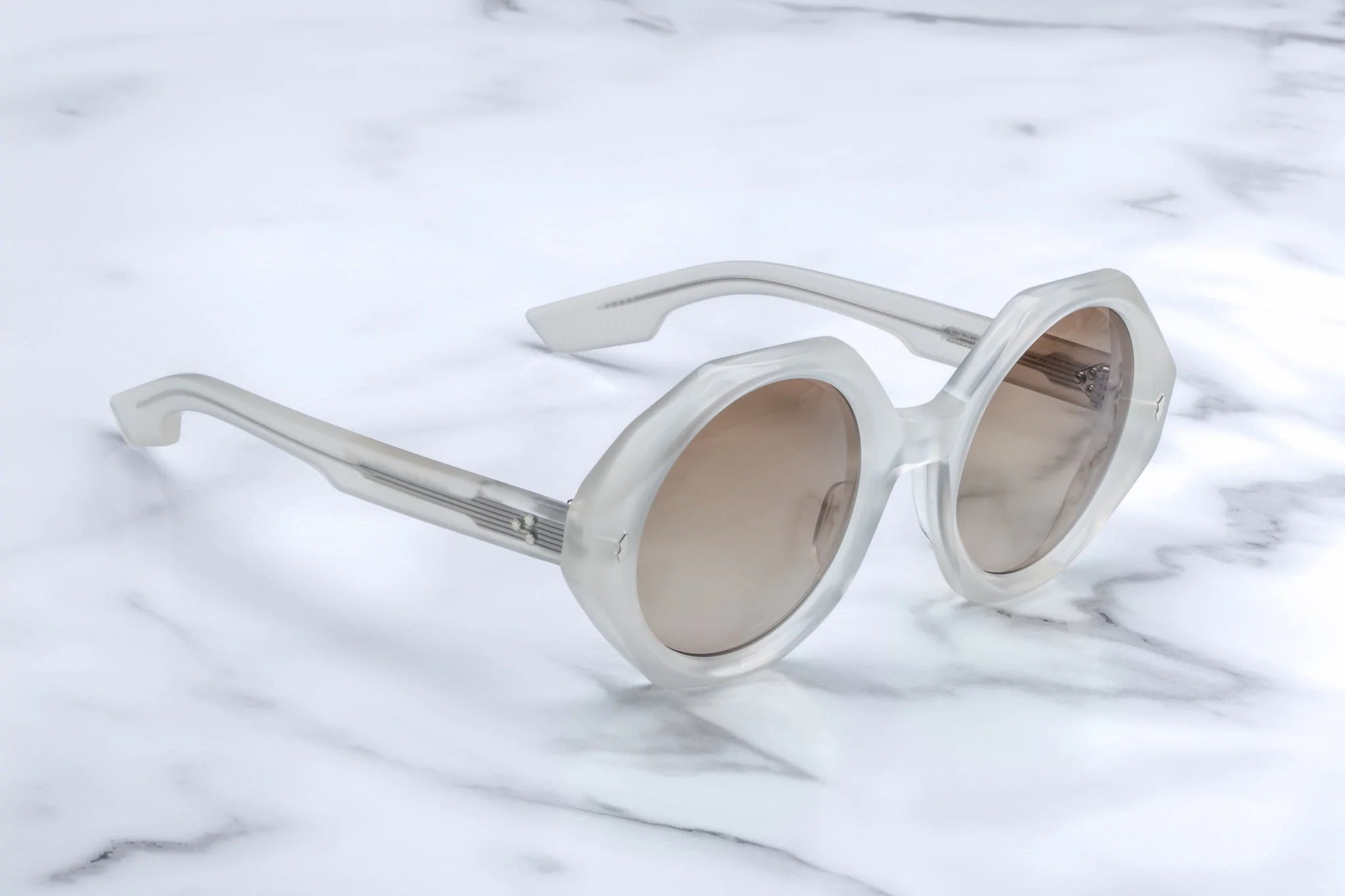 Jacques Marie Mage Pennylane in 8K Dune Brass - Side View